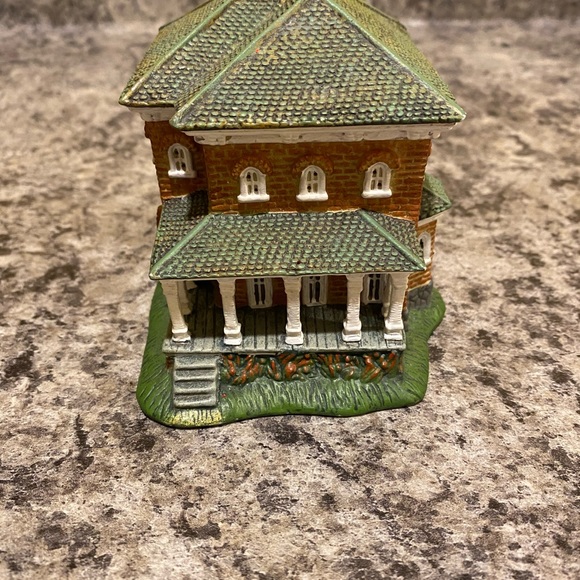 MINIATURE CHRISTMAS VILLAGE - Picture 2 of 9